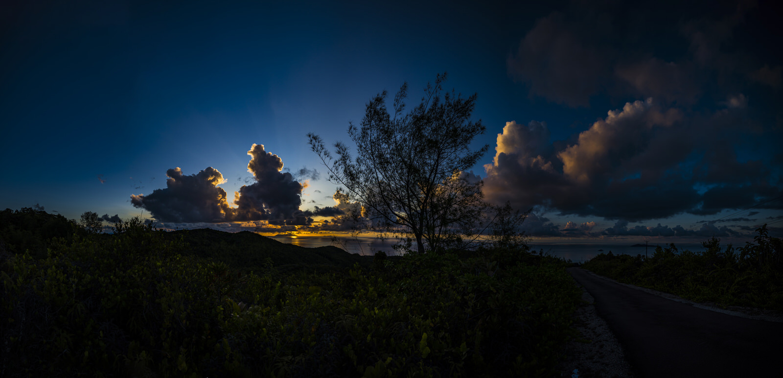 zonsondergang sunset praslin seychellen
